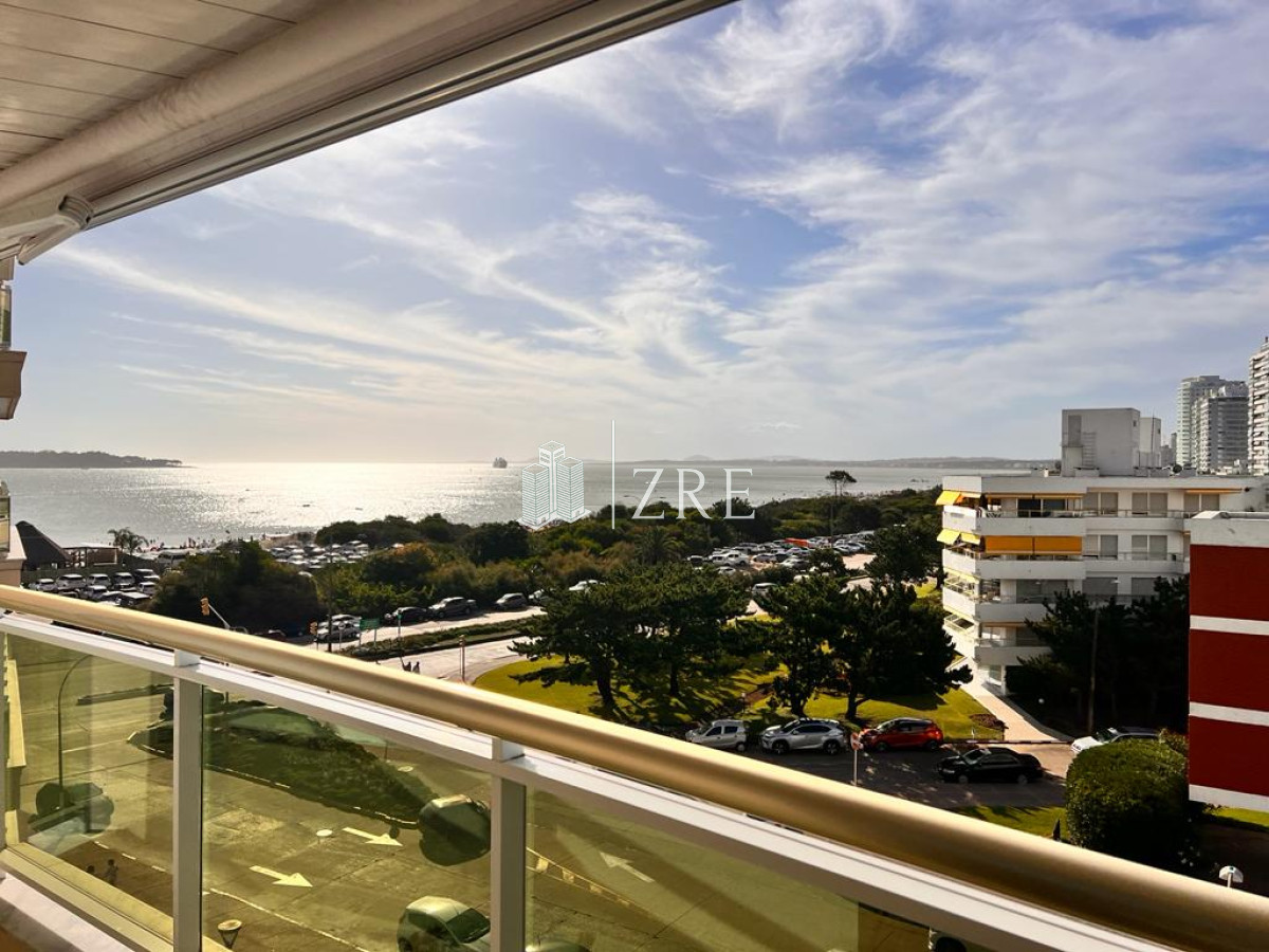 Apartamento ID.1066 - Vende espectacular apartamento de 3 dormitorios en Coral Tower, Playa Mansa, Punta del Este 
