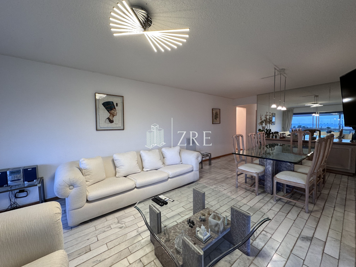 Apartamento ID.1269 - Vende apartamento de 3 dormitorios en Playa Brava, Punta del Este