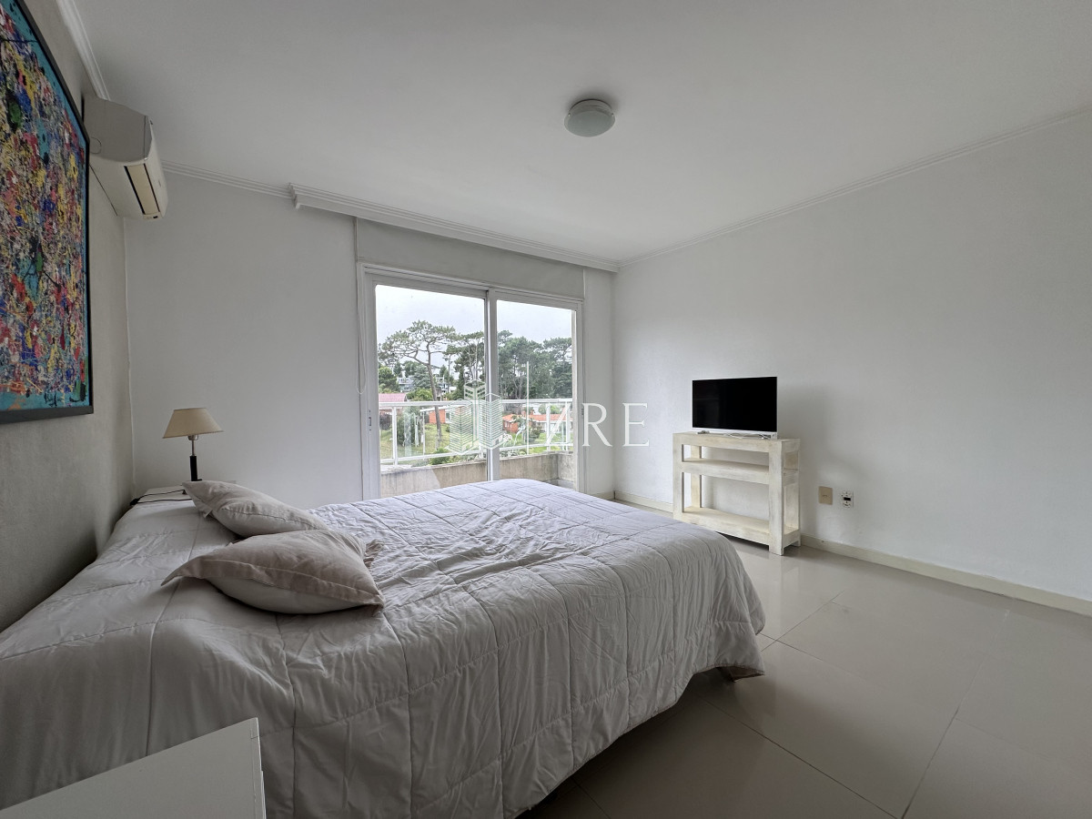 Apartamento ID.1295 - Vende apartamento en playa mansa de 1 dormitorio con parrillero, Punta del Este 