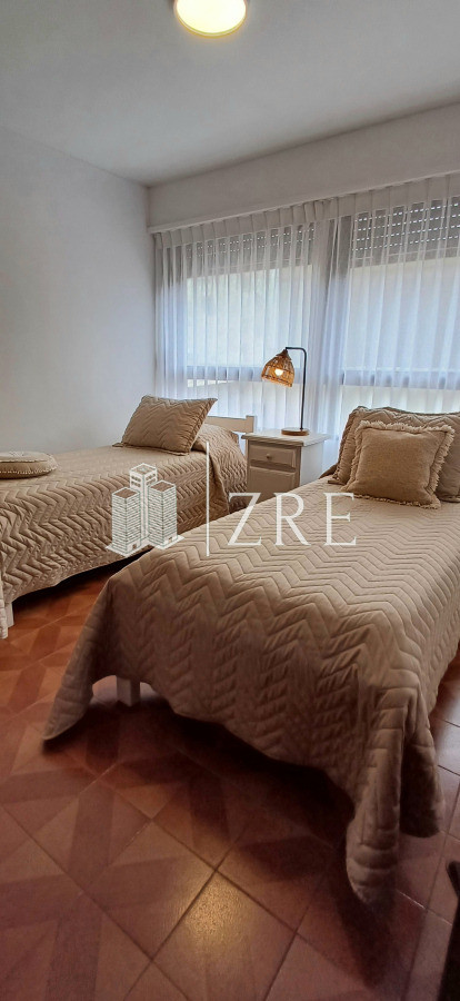 Apartamento ID.1360 - En venta apartamento de 2 mas dep. en Península, Punta del Este