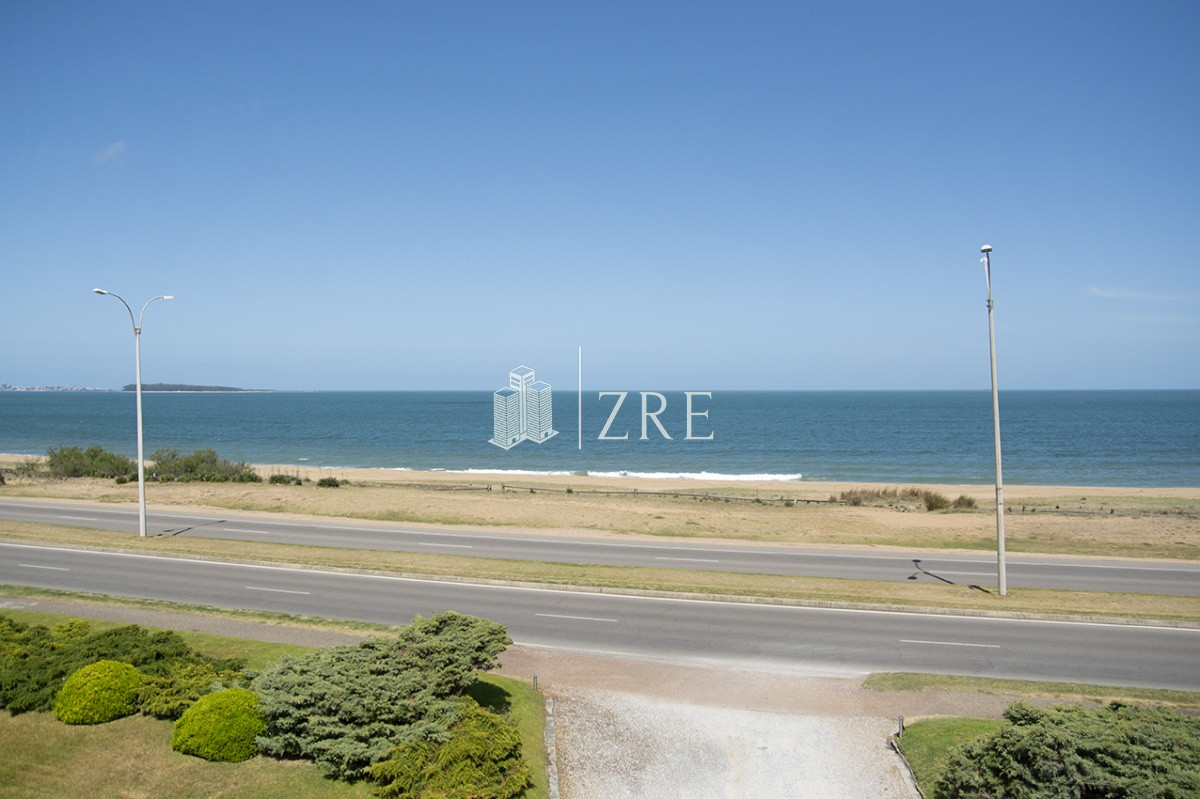 Apartamento ID.1346 - Espectacular departamento en Playa Mansa de 3 dormitorios frente al mar!