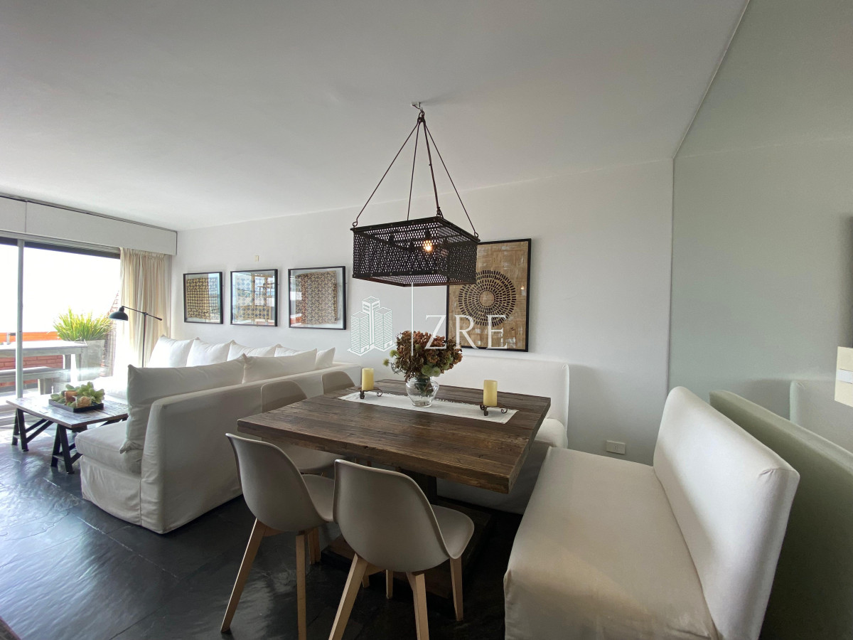 Apartamento ID.1212 - Vende apartamento con vista al mar de 3 dormitorios, Punta del Este