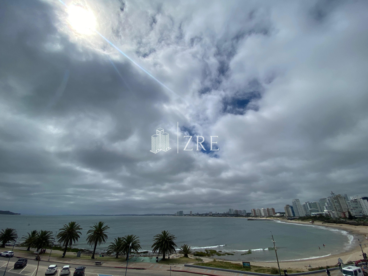 Apartamento ID.1212 - Vende apartamento con vista al mar de 3 dormitorios, Punta del Este