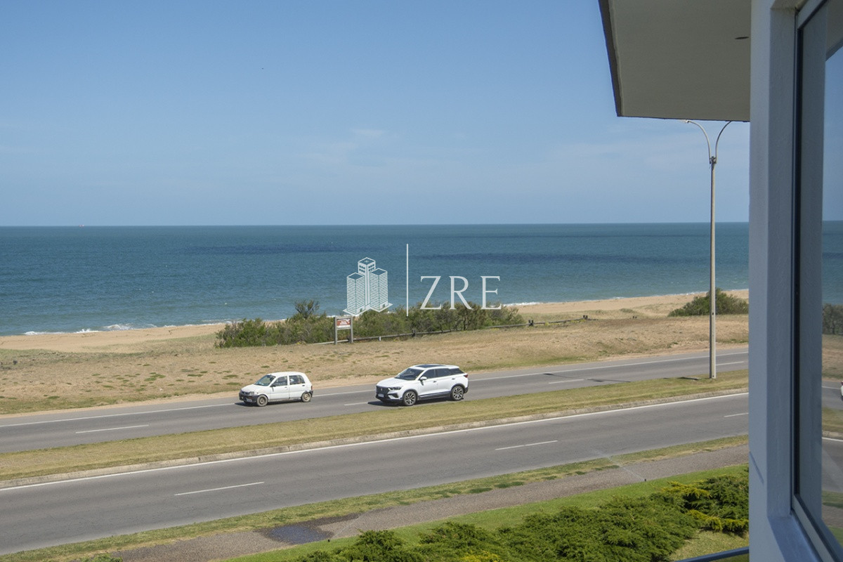 Apartamento ID.1346 - Espectacular departamento en Playa Mansa de 3 dormitorios frente al mar!