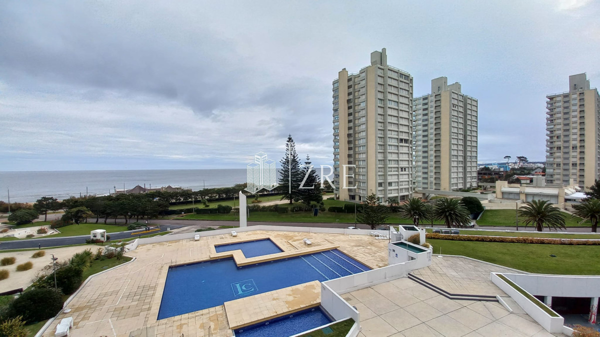 Apartamento ID.1338 - Departamento de 3 dormitorios + dependencia en venta, Playa Mansa. Torre Jefferson,.