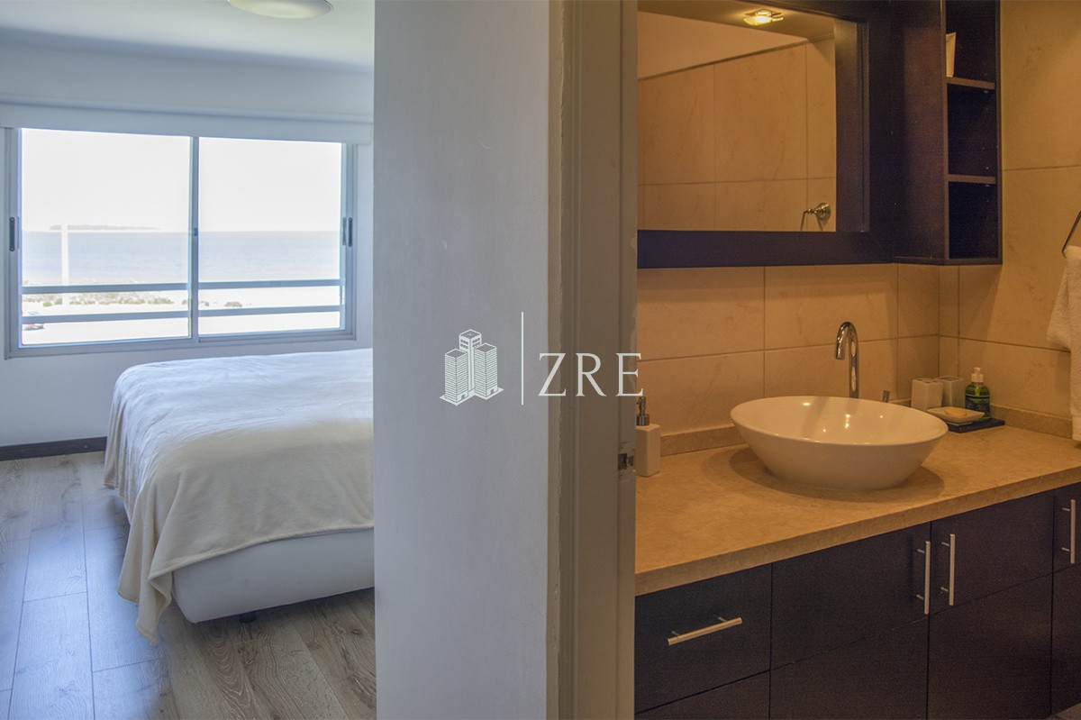 Apartamento ID.1346 - Espectacular departamento en Playa Mansa de 3 dormitorios frente al mar!