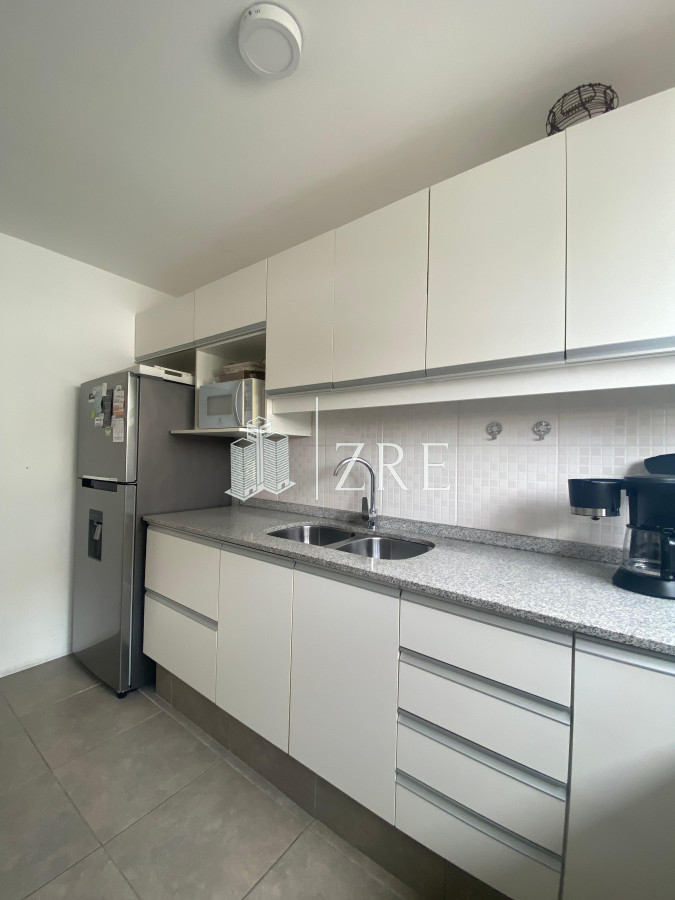 Apartamento ID.1212 - Vende apartamento con vista al mar de 3 dormitorios, Punta del Este