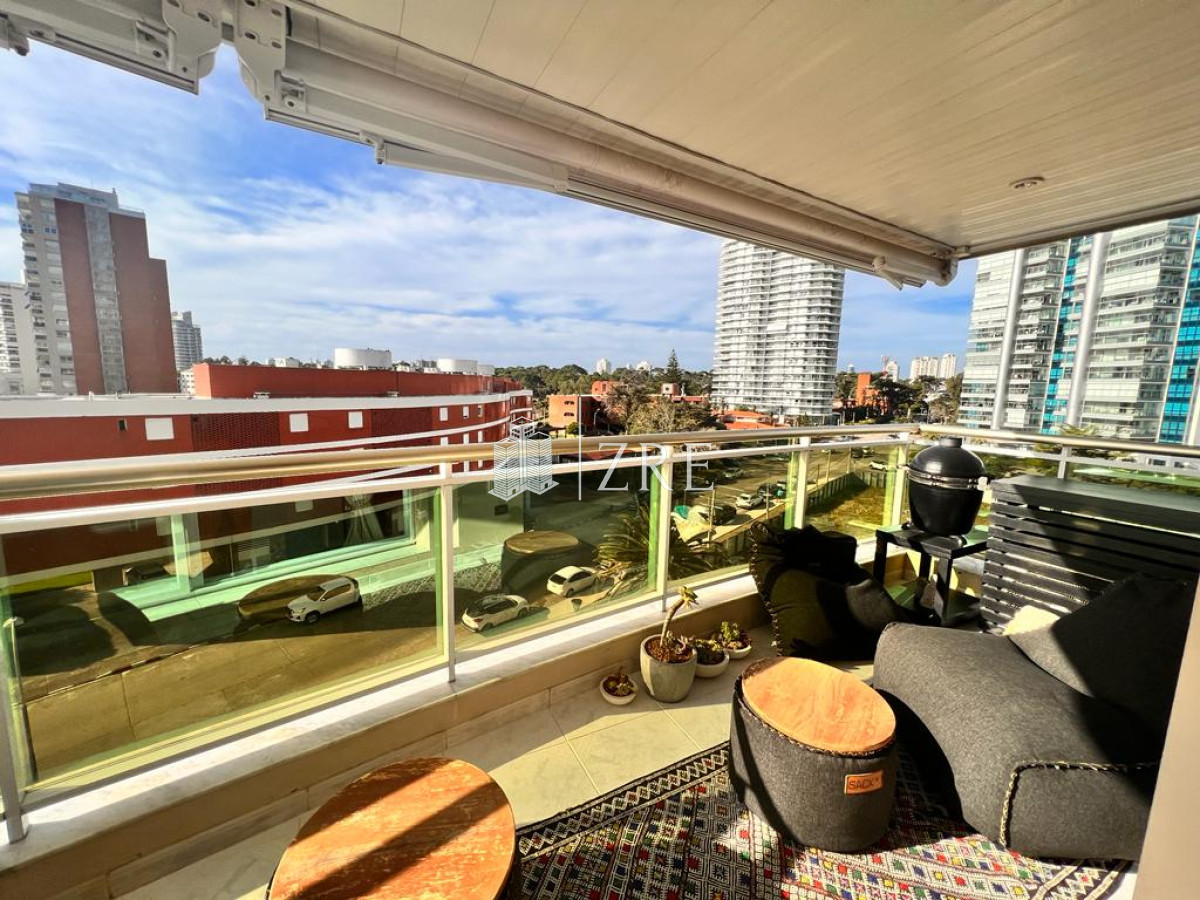 Apartamento ID.1066 - Vende espectacular apartamento de 3 dormitorios en Coral Tower, Playa Mansa, Punta del Este 