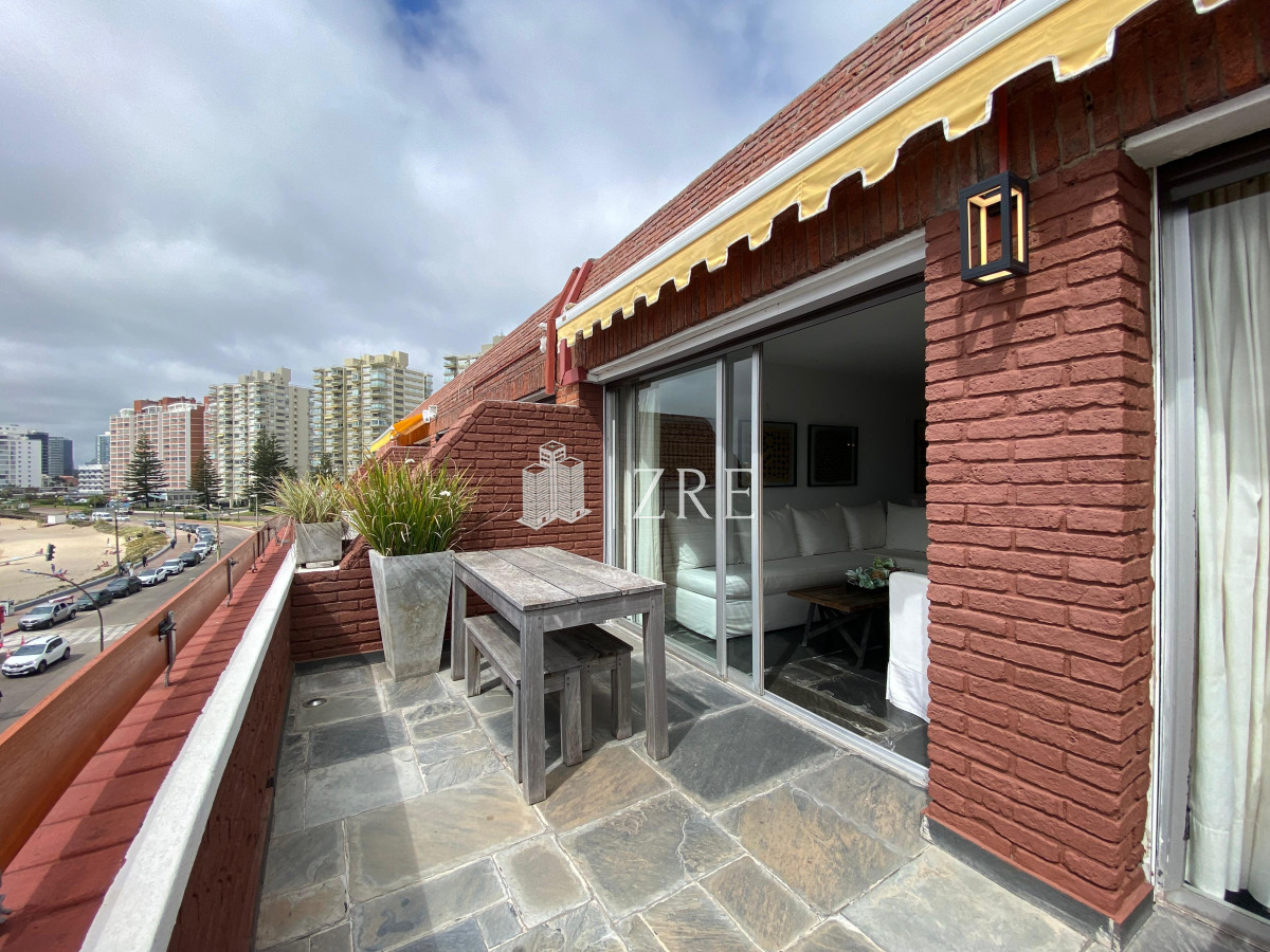 Apartamento ID.1212 - Vende apartamento con vista al mar de 3 dormitorios, Punta del Este