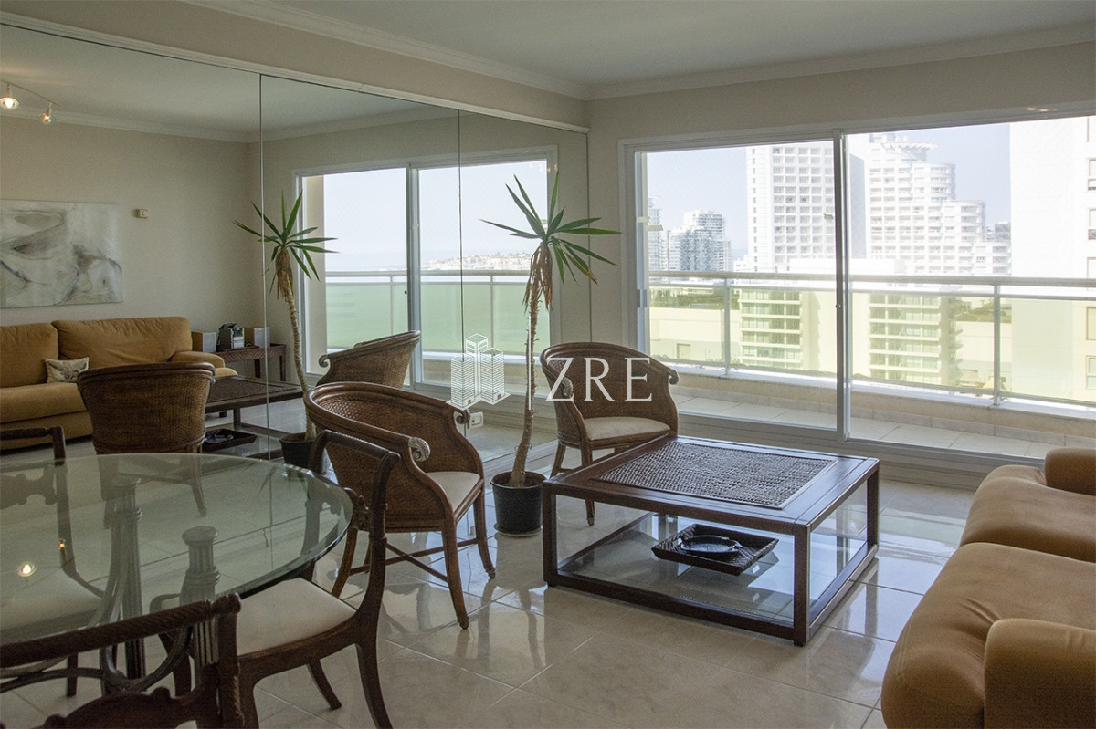 Apartamento ID.1065 - Departamento de 3 dormitorios en venta frente a Playa Mansa, Coral Tower