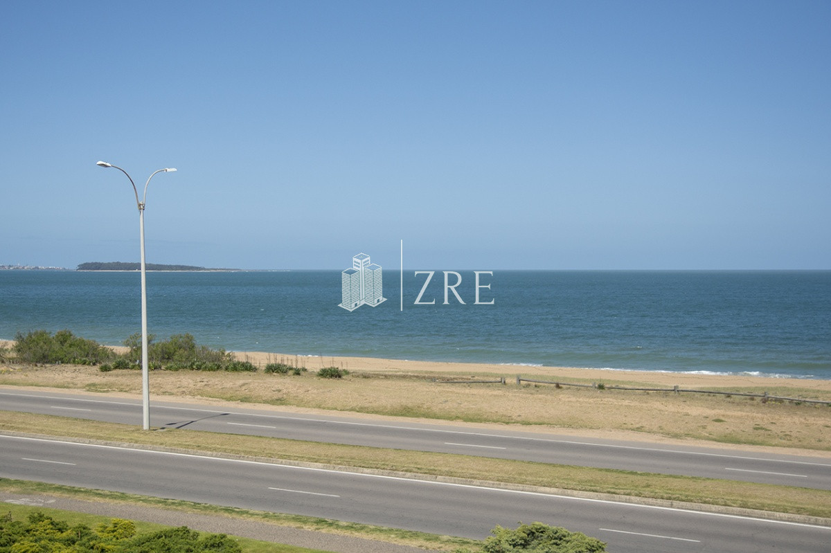 Apartamento ID.1346 - Espectacular departamento en Playa Mansa de 3 dormitorios frente al mar!