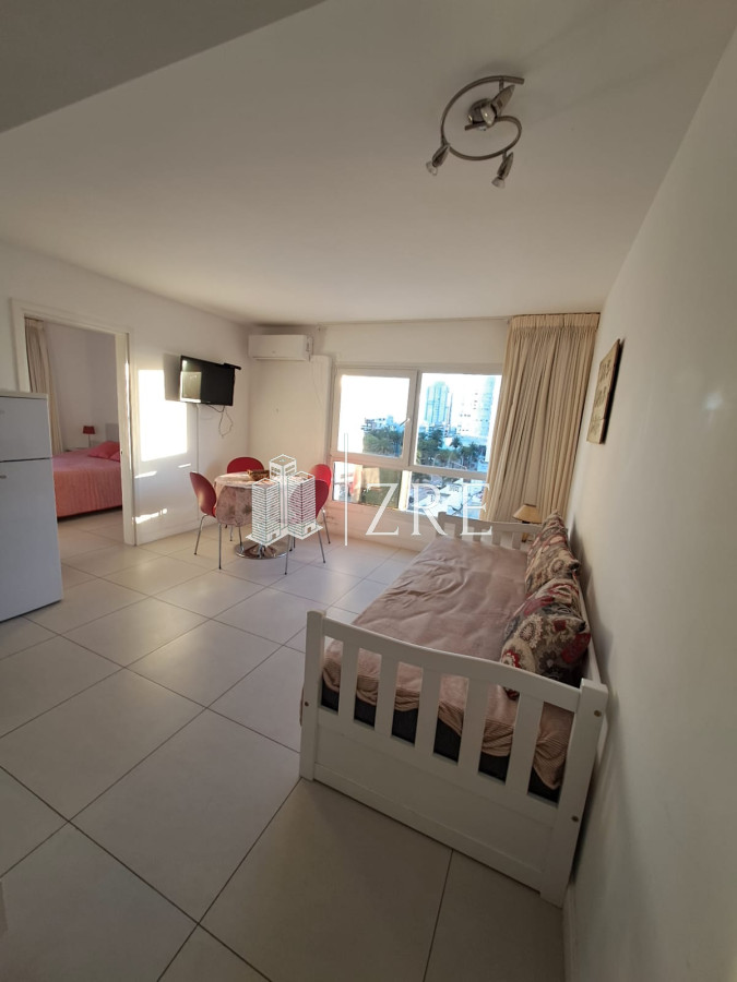 Apartamento ID.917 - En venta y alquiler apartamento de 1 dormitorio en suite con garage, península, Punta del Este 