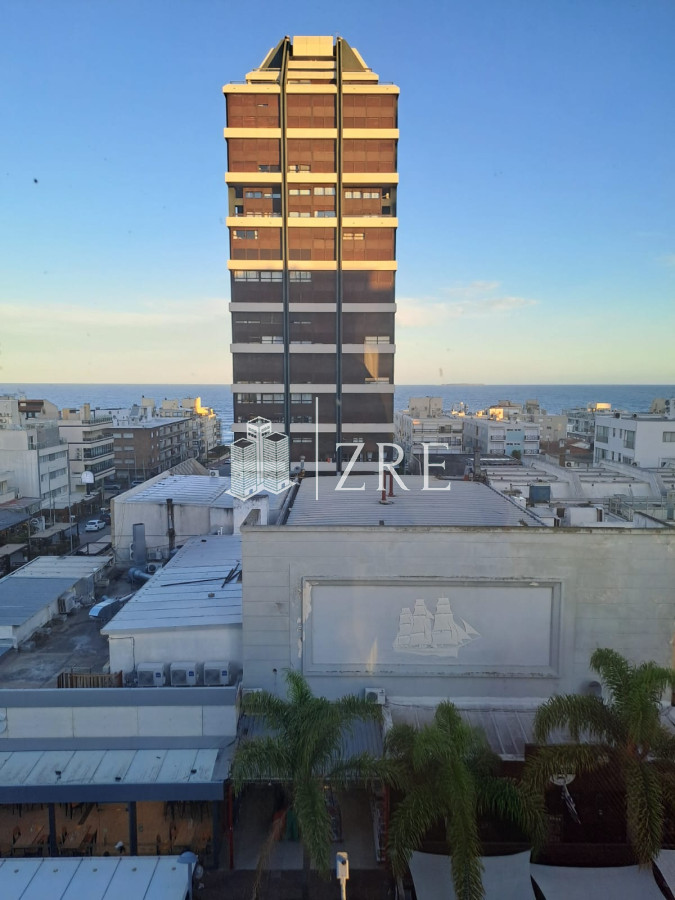 Apartamento ID.917 - En venta y alquiler apartamento de 1 dormitorio en suite con garage, península, Punta del Este 