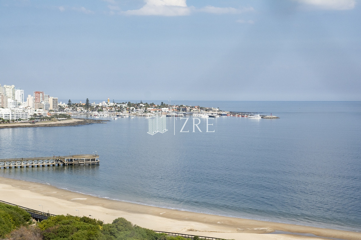 Apartamento ID.1065 - Departamento de 3 dormitorios en venta frente a Playa Mansa, Coral Tower