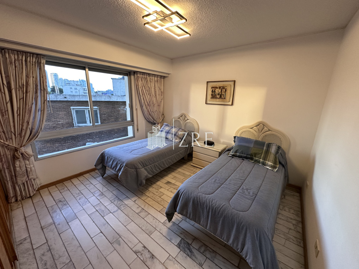 Apartamento ID.1269 - Vende apartamento de 3 dormitorios en Playa Brava, Punta del Este