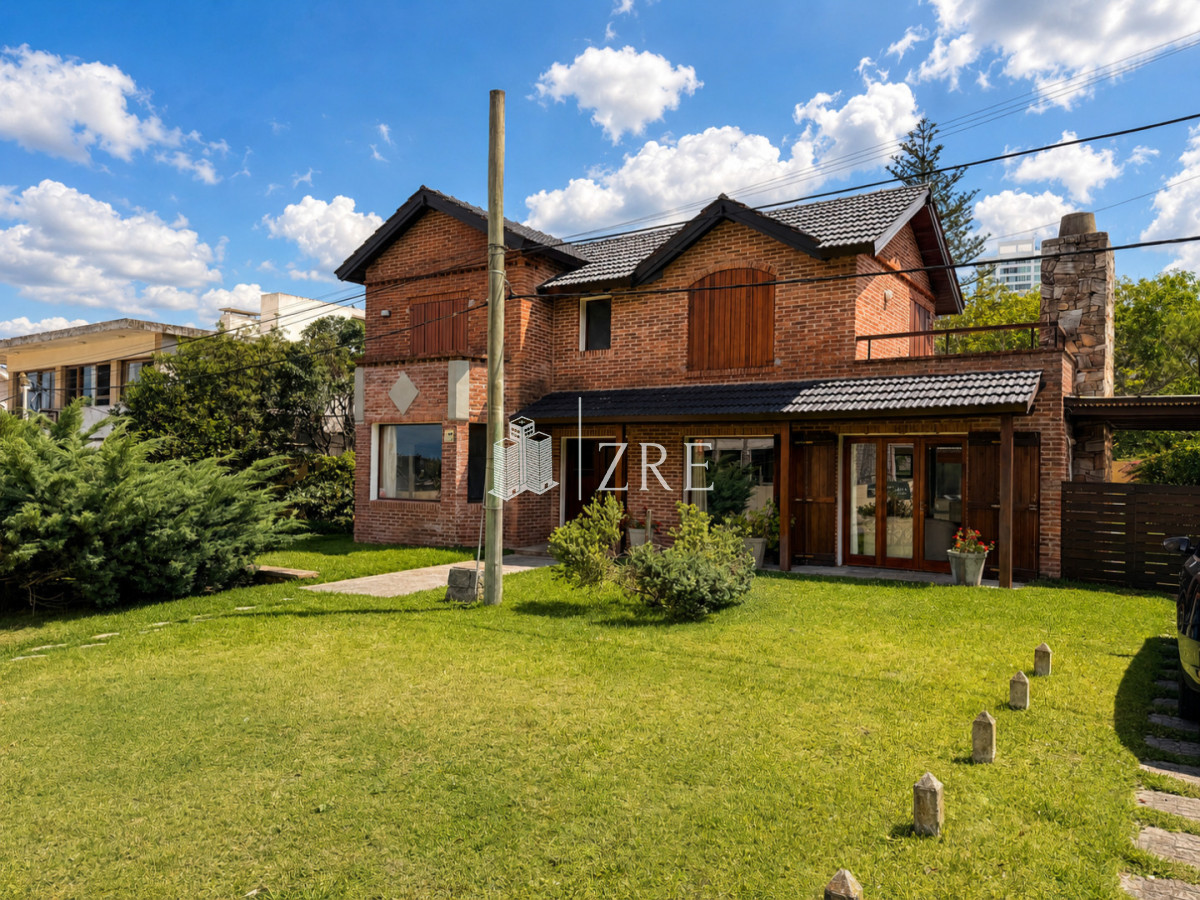 Casa ID.1436 - Vende hermosa casa en san rafael , cerca del mar, Punta del Este