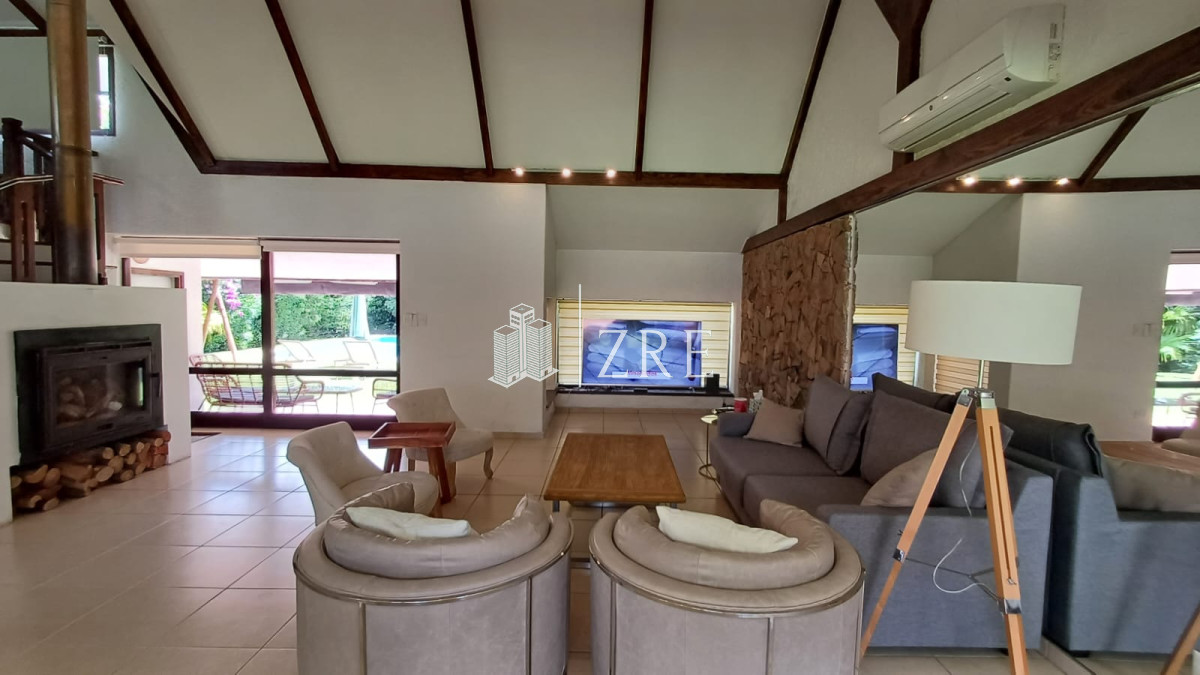 Casa ID.1440 - Vende gran casa para vivir todo el año, de 3 dormitorios en Punta del Este 