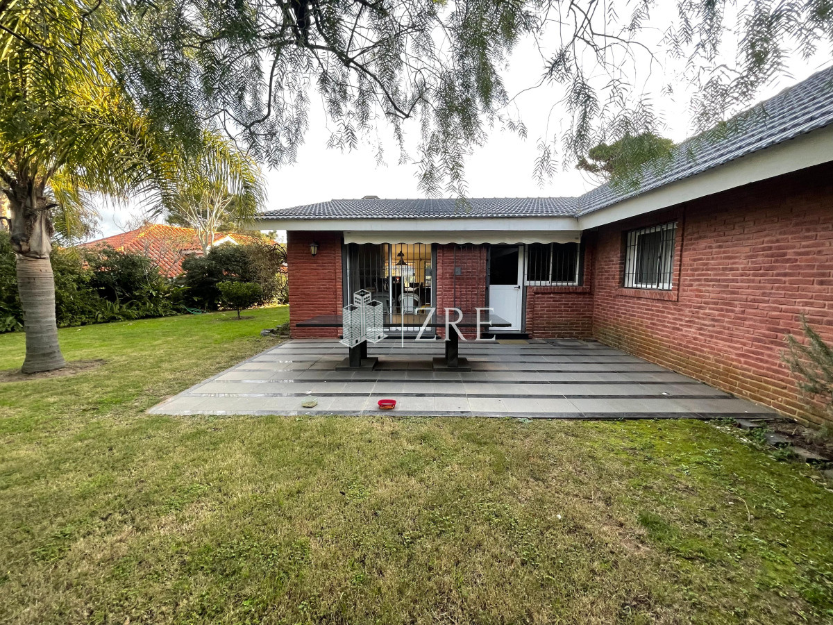 Casa ID.1437 - Venta Casa en Cantegril - Punta del Este de 4 dormitorios.
