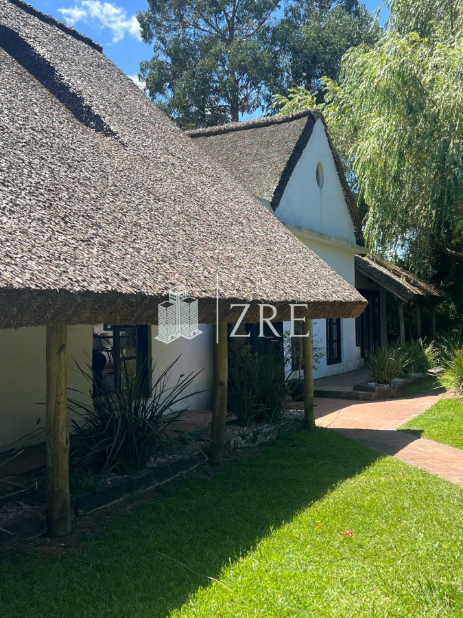 Casa ID.1150 - Casa a la venta en Punta del Este de 6 dormitorios en el Tesoro a 200 mts de ruta 10