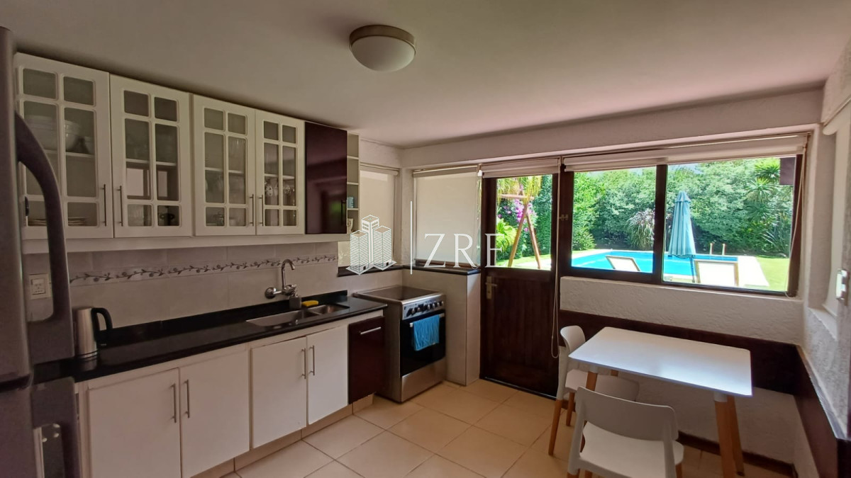 Casa ID.1440 - Vende gran casa para vivir todo el año, de 3 dormitorios en Punta del Este 