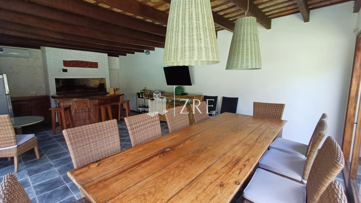 Casa ID.1440 - Vende gran casa para vivir todo el año, de 3 dormitorios en Punta del Este 