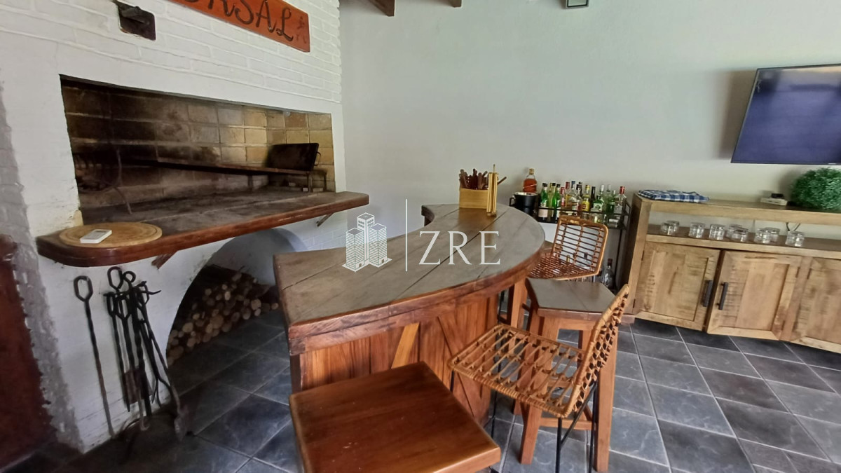 Casa ID.1440 - Vende gran casa para vivir todo el año, de 3 dormitorios en Punta del Este 