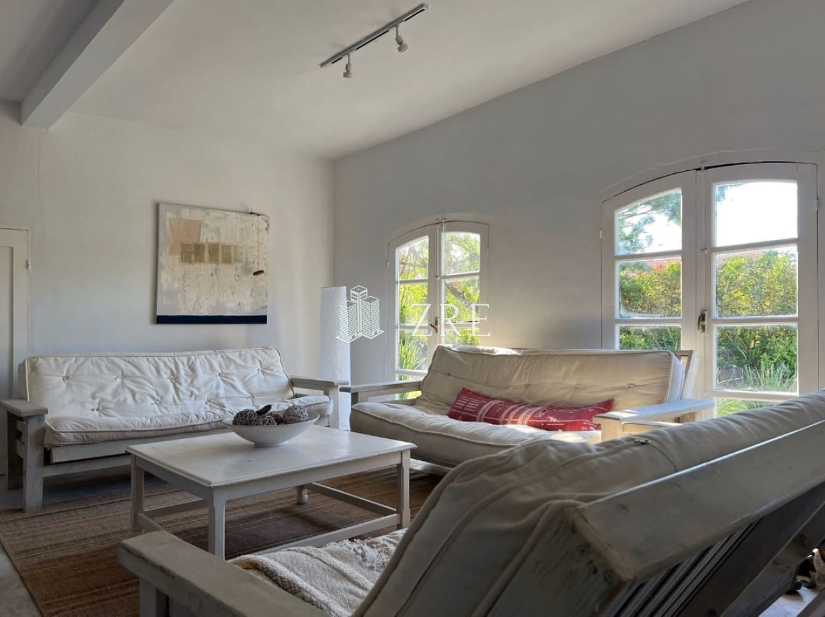 Casa ID.1150 - Casa a la venta en Punta del Este de 6 dormitorios en el Tesoro a 200 mts de ruta 10