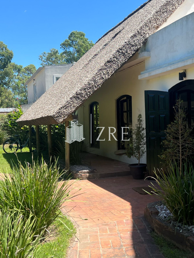 Casa ID.1150 - Casa a la venta en Punta del Este de 6 dormitorios en el Tesoro a 200 mts de ruta 10