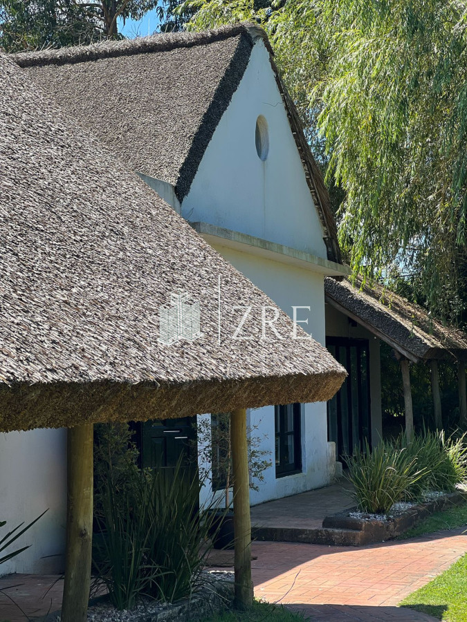 Casa ID.1150 - Casa a la venta en Punta del Este de 6 dormitorios en el Tesoro a 200 mts de ruta 10