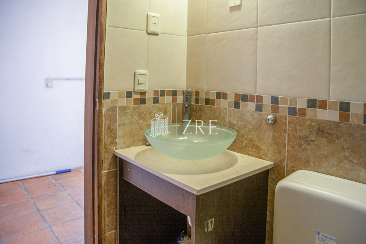 Casa ID.1434 - Venta chalet de 5 dormitorios en venta a pasos de Playa Mansa Punta del Este