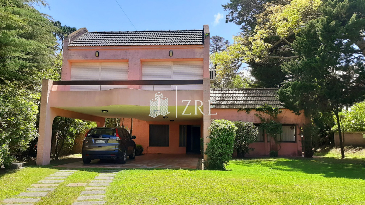 Casa ID.1441 - Casa de 4 dormitorios en venta en Playa Mansa, Punta del Este
