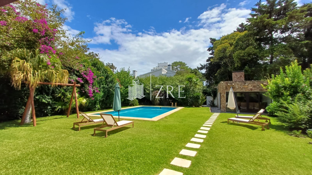 Casa ID.1440 - Vende gran casa para vivir todo el año, de 3 dormitorios en Punta del Este 