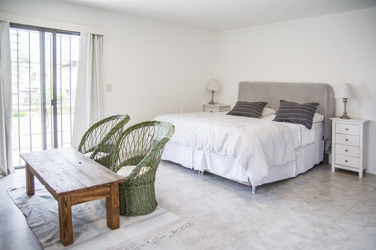 Casa ID.1434 - Venta chalet de 5 dormitorios en venta a pasos de Playa Mansa Punta del Este