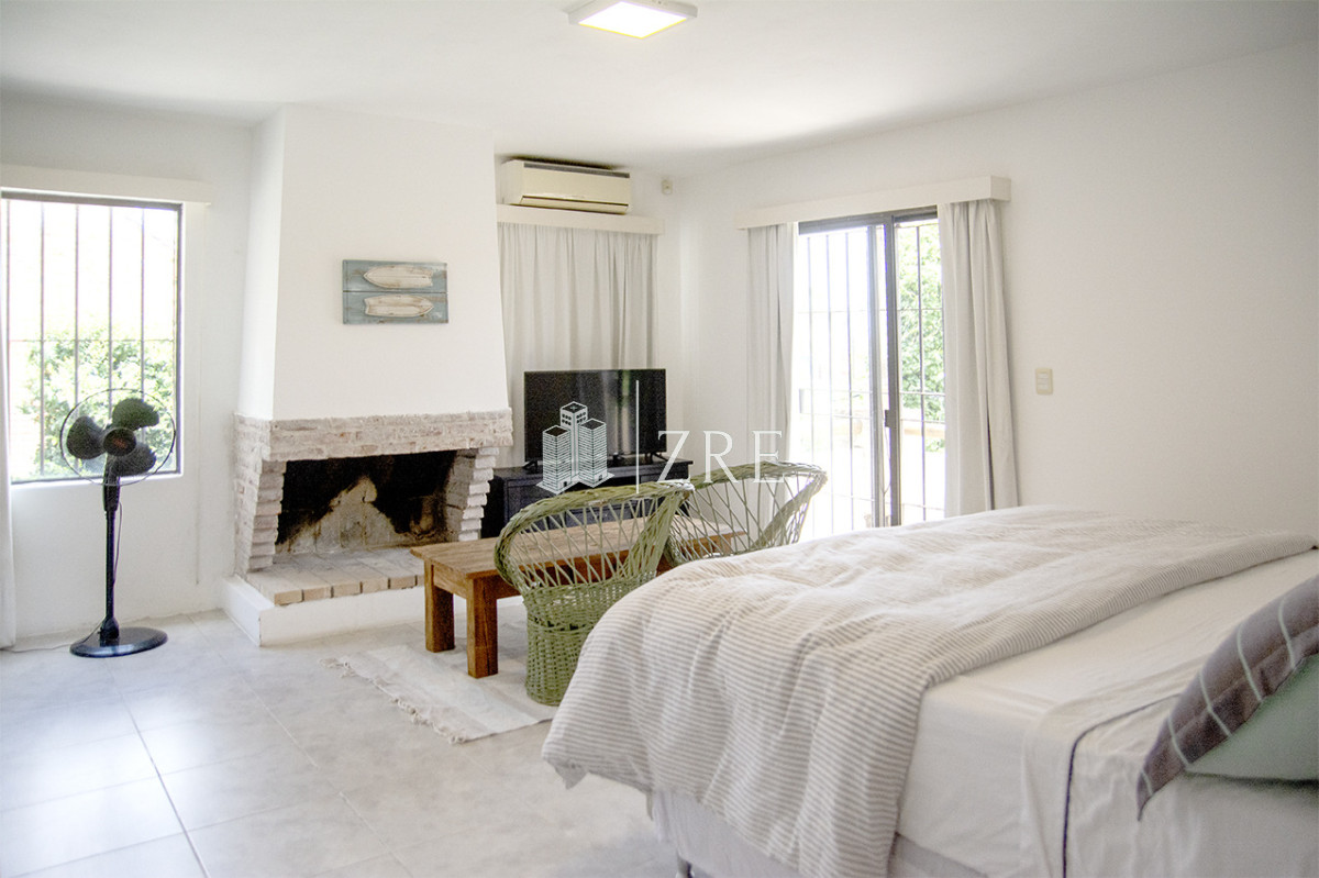 Casa ID.1434 - Venta chalet de 5 dormitorios en venta a pasos de Playa Mansa Punta del Este