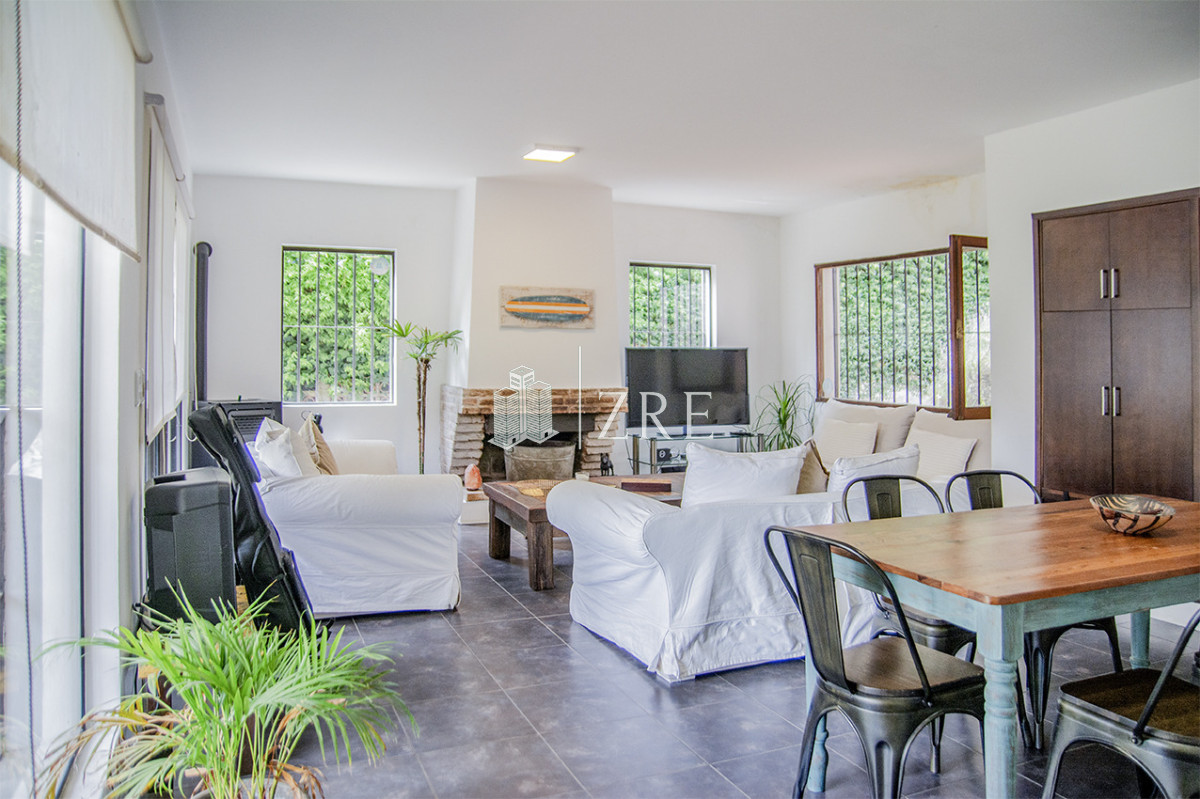 Casa ID.1434 - Venta chalet de 5 dormitorios en venta a pasos de Playa Mansa Punta del Este