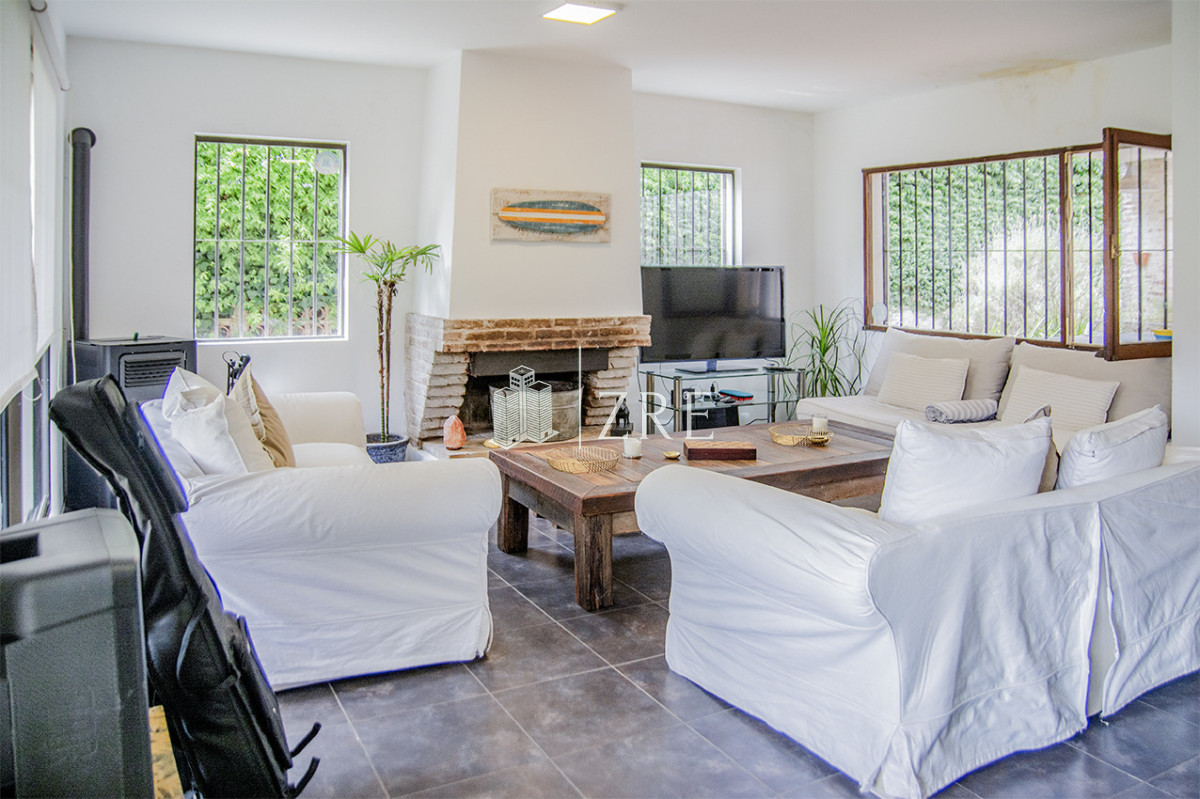 Casa ID.1434 - Venta chalet de 5 dormitorios en venta a pasos de Playa Mansa Punta del Este