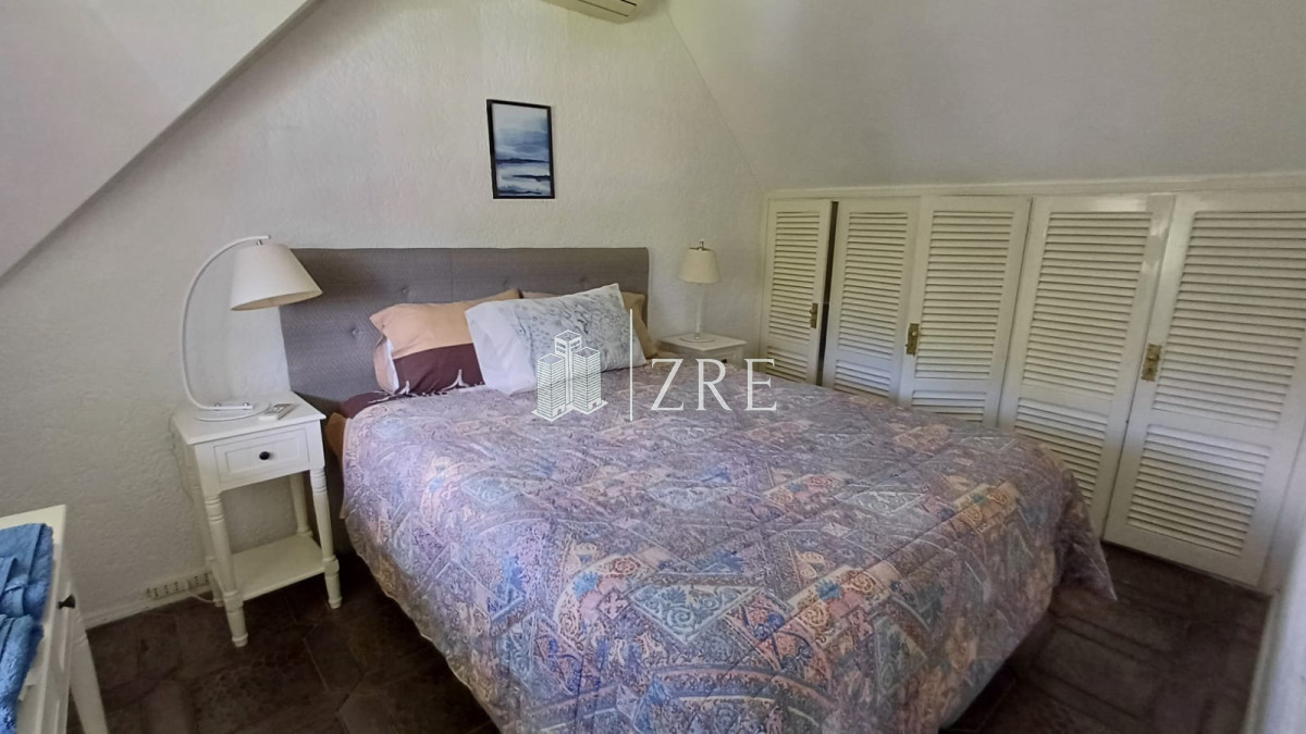Casa ID.1440 - Vende gran casa para vivir todo el año, de 3 dormitorios en Punta del Este 