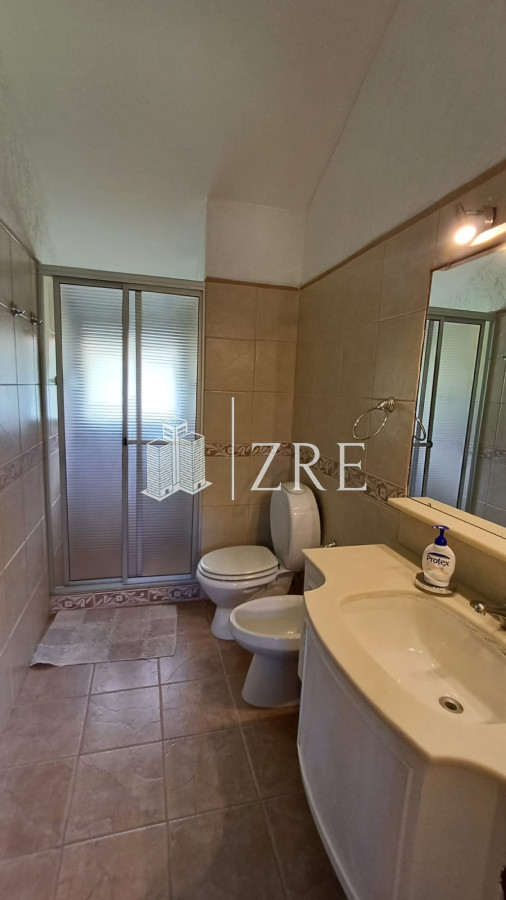 Casa ID.1440 - Vende gran casa para vivir todo el año, de 3 dormitorios en Punta del Este 