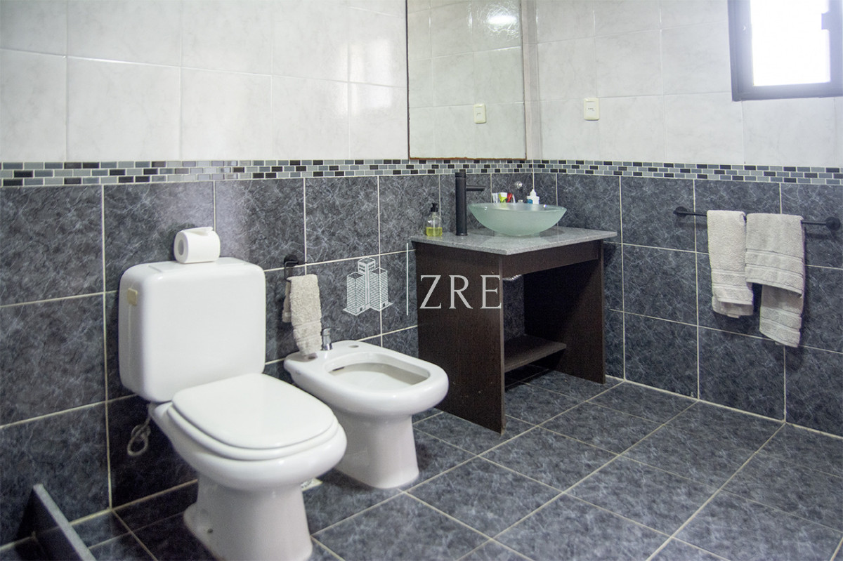 Casa ID.1434 - Venta chalet de 5 dormitorios en venta a pasos de Playa Mansa Punta del Este