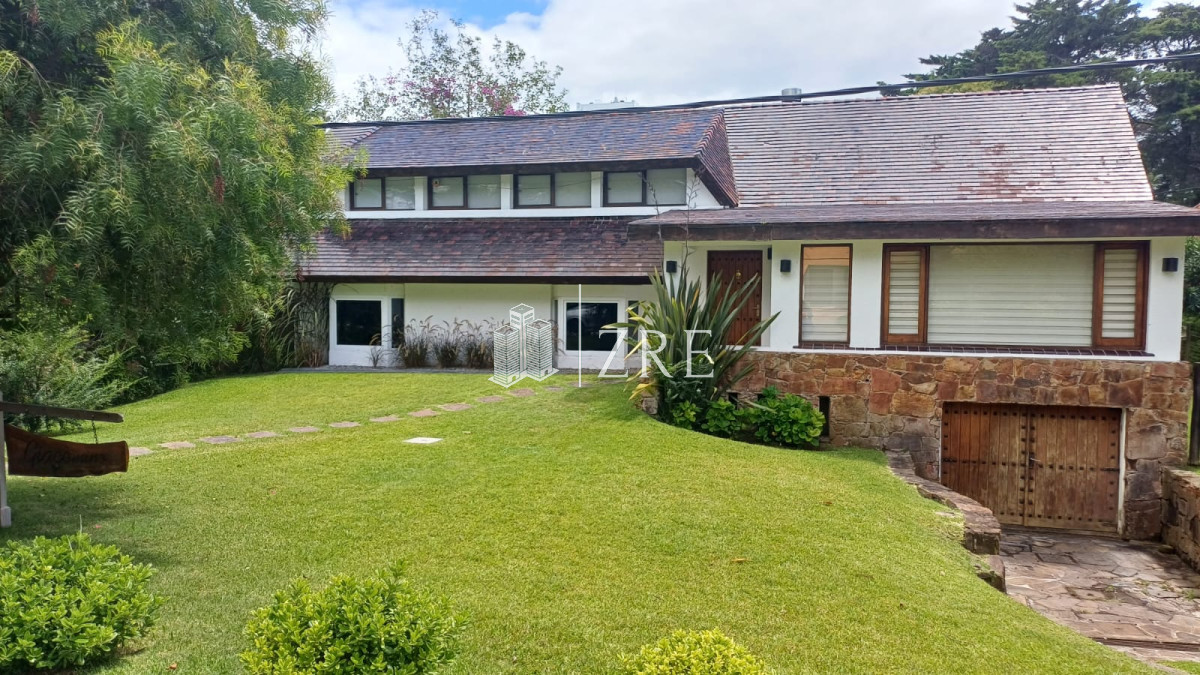 Casa ID.1440 - Vende gran casa para vivir todo el año, de 3 dormitorios en Punta del Este 