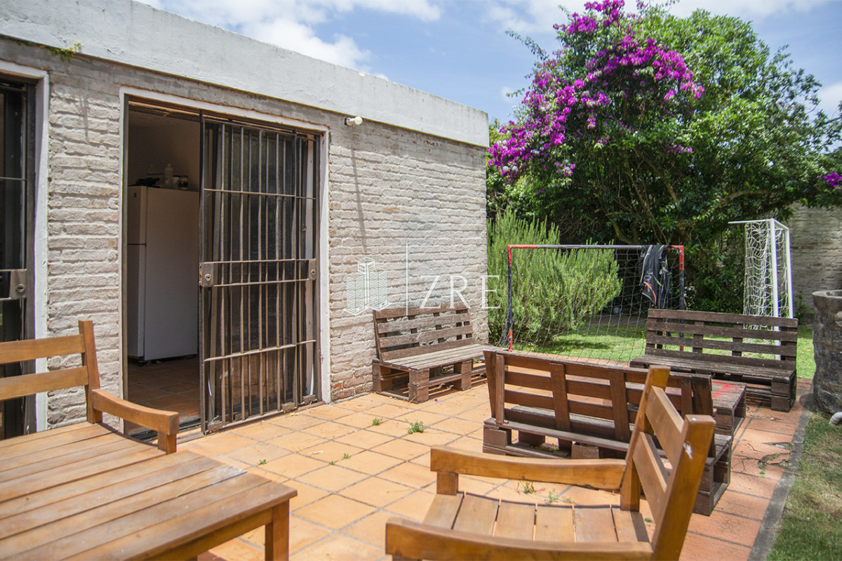Casa ID.1434 - Venta chalet de 5 dormitorios en venta a pasos de Playa Mansa Punta del Este