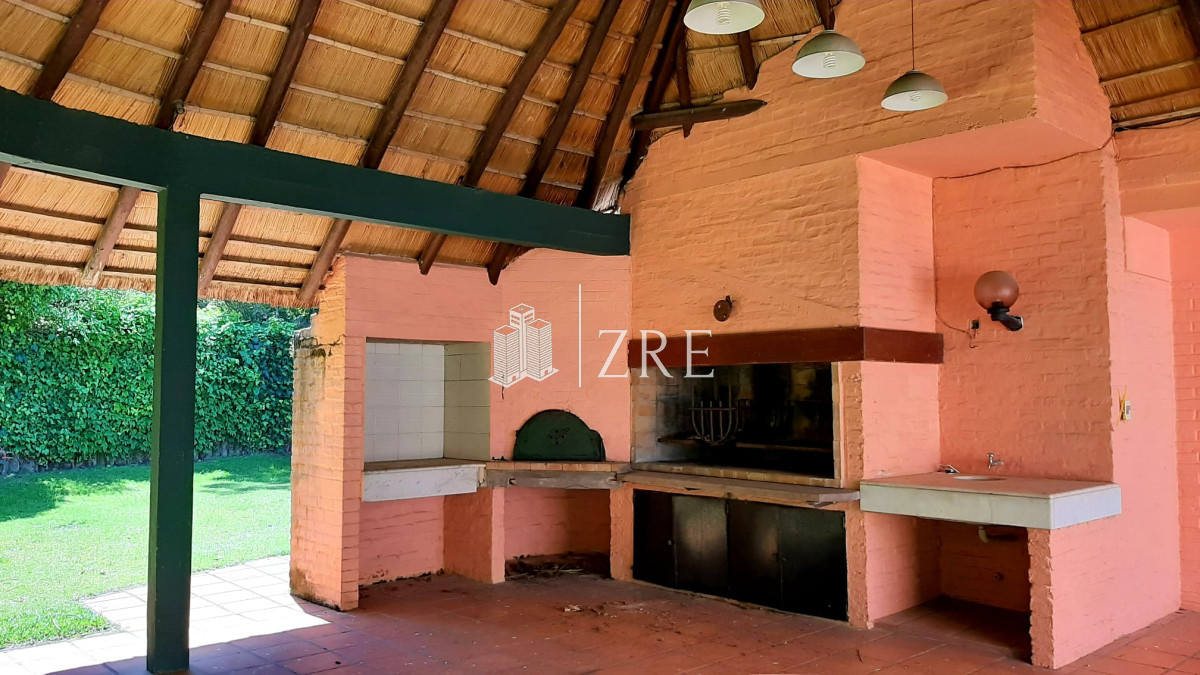Casa ID.1441 - Casa de 4 dormitorios en venta en Playa Mansa, Punta del Este