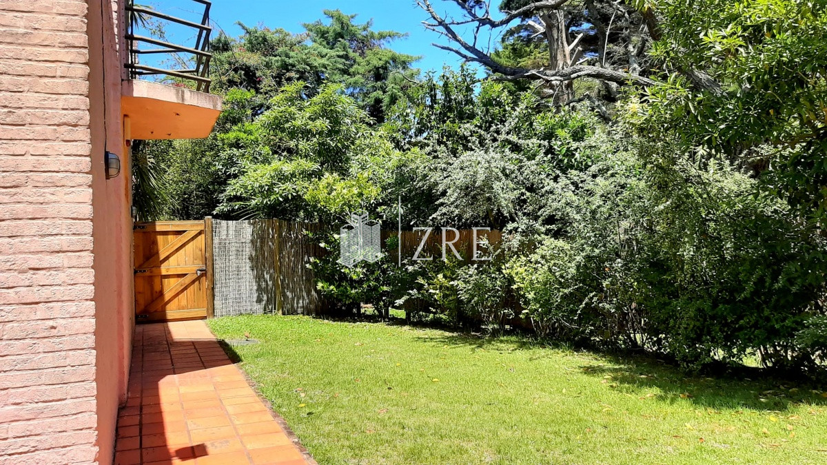 Casa ID.1441 - Casa de 4 dormitorios en venta en Playa Mansa, Punta del Este