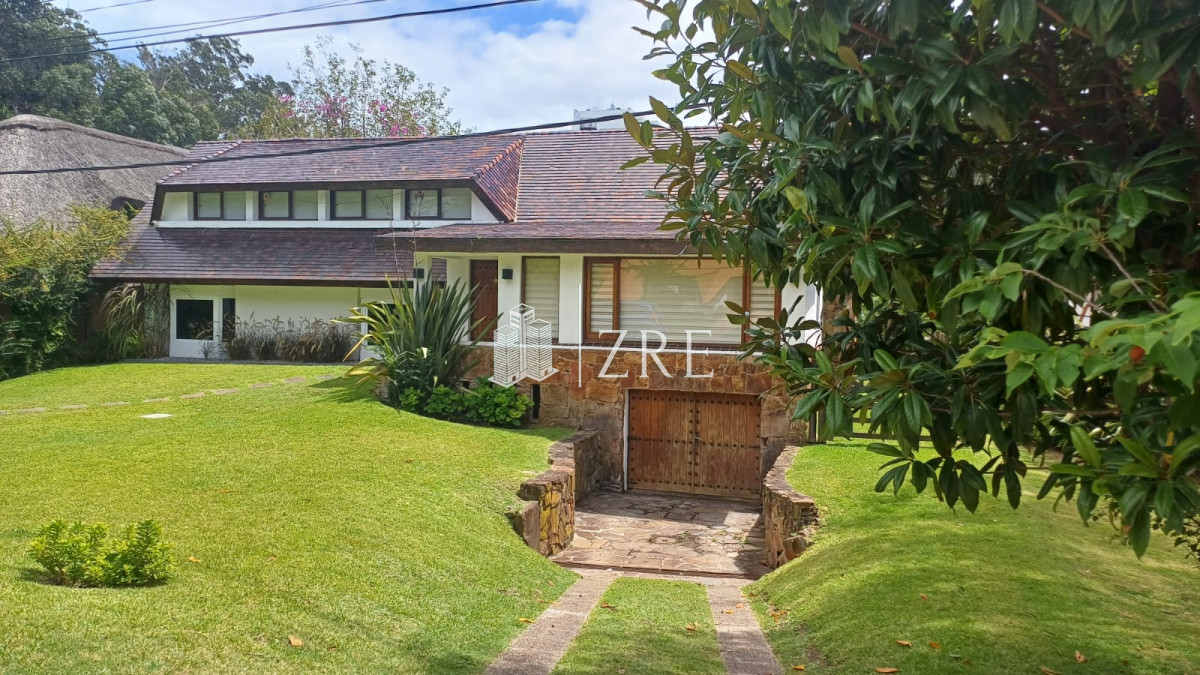 Casa ID.1440 - Vende gran casa para vivir todo el año, de 3 dormitorios en Punta del Este 