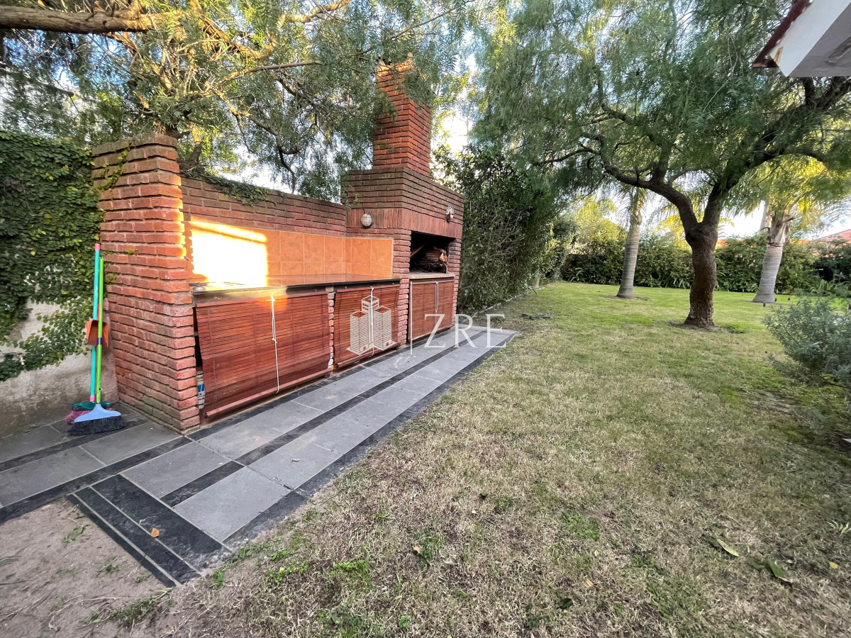 Casa ID.1437 - Venta Casa en Cantegril - Punta del Este de 4 dormitorios.