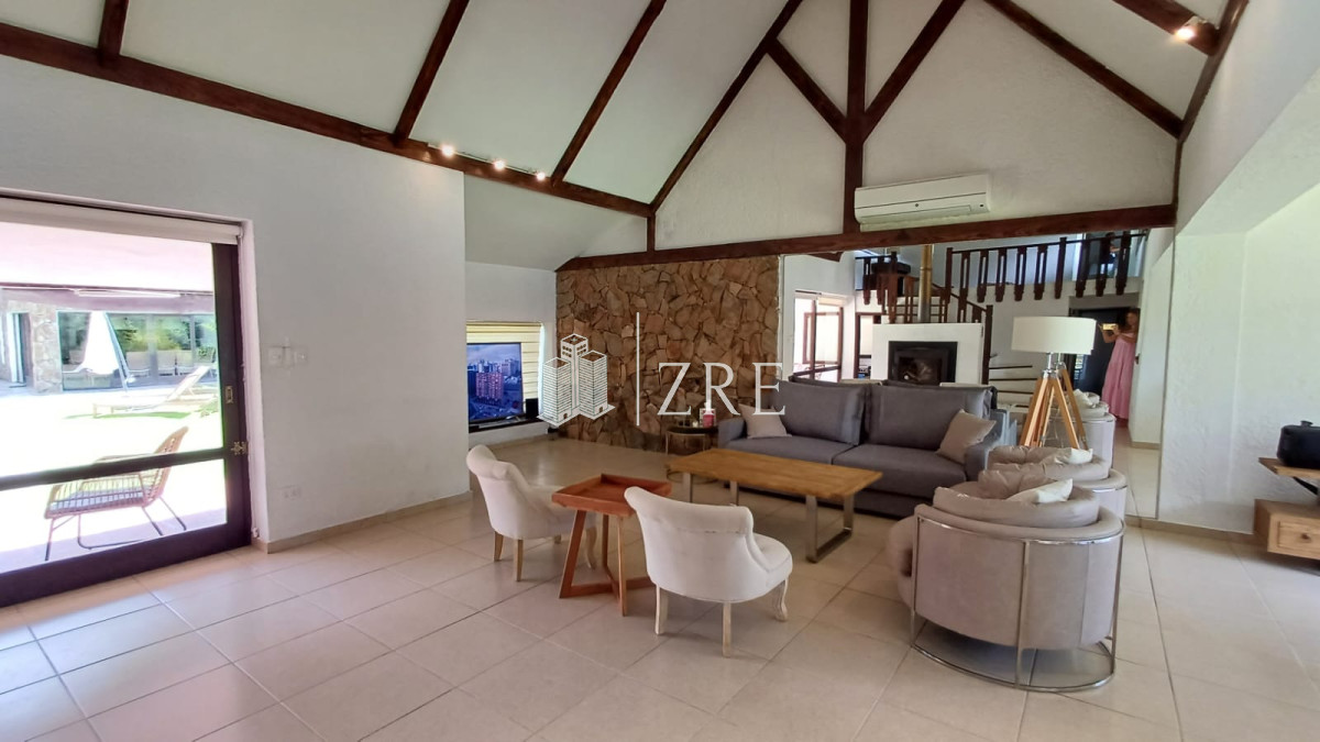Casa ID.1440 - Vende gran casa para vivir todo el año, de 3 dormitorios en Punta del Este 