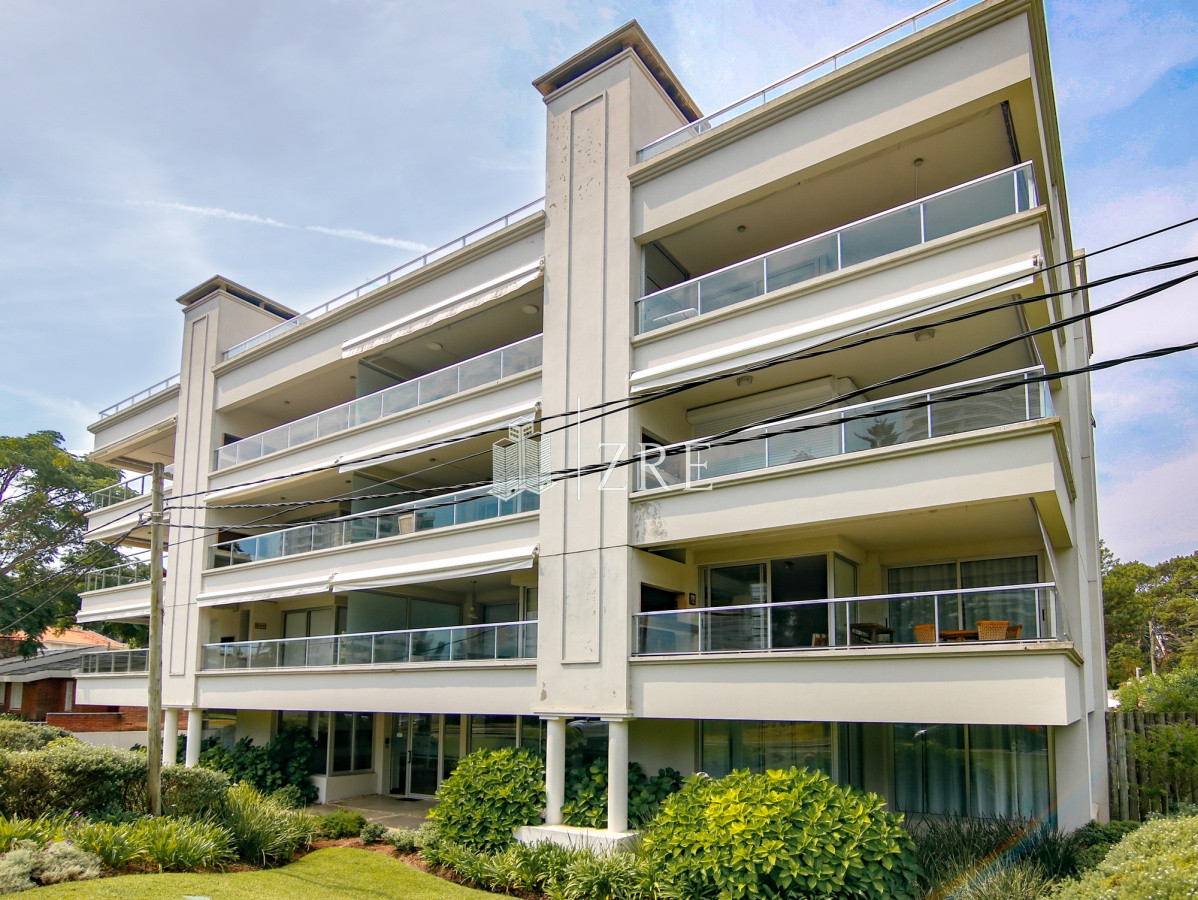 Apartamento ID.1345 - Apartamento en Venta de 2 dormitorios en Playa Mansa , Punta del este