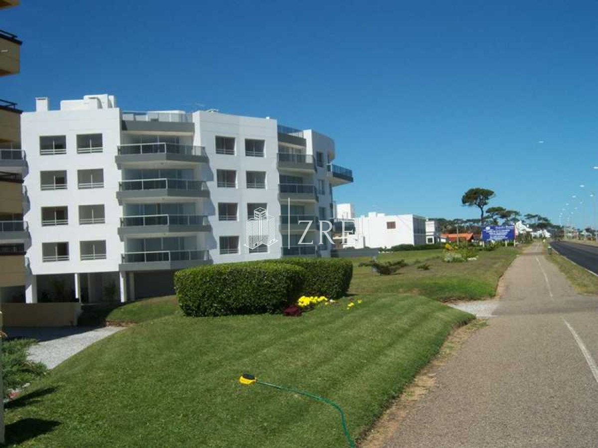 Apartamento ID.1346 - Espectacular departamento en Playa Mansa de 3 dormitorios frente al mar!