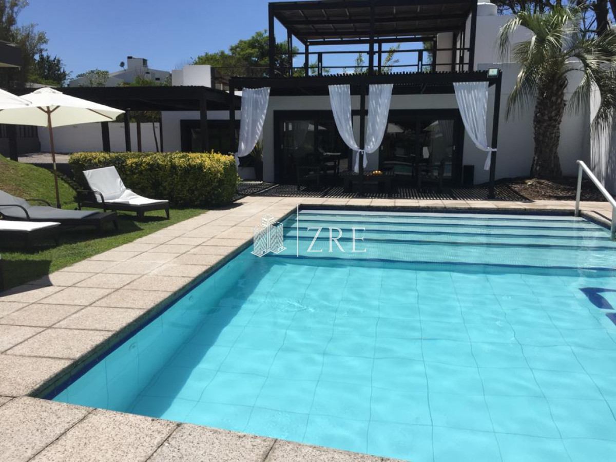 Apartamento ID.1346 - Espectacular departamento en Playa Mansa de 3 dormitorios frente al mar!