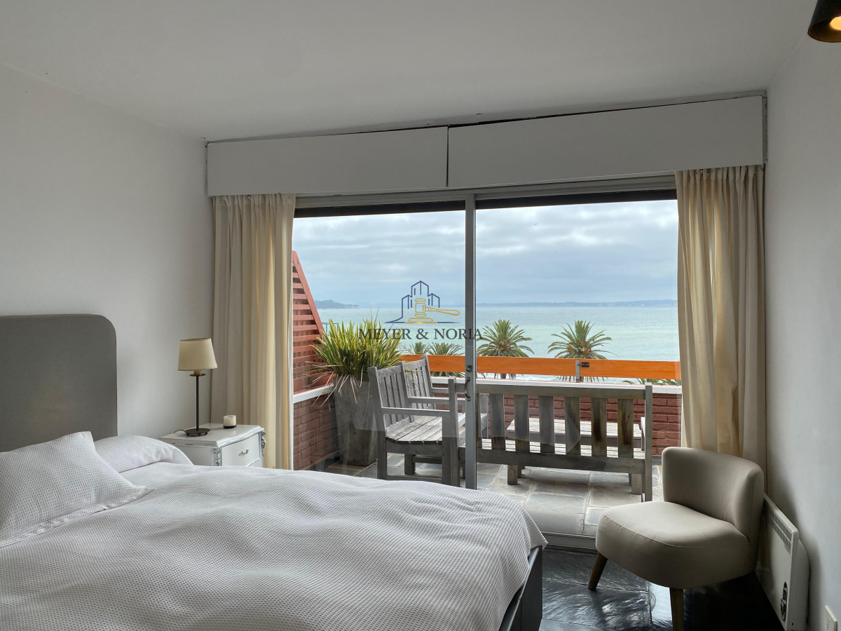 Apartamento ID.184 - Vende apartamento con vista al mar de 3 dormitorios, Punta del Este